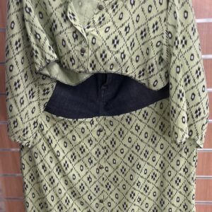 Ensemble haut+ jupe évasée de tissus recyclés. Taille : XL/XXL