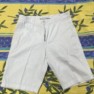 Short Blanc existe aussi en rouge Taille : 34